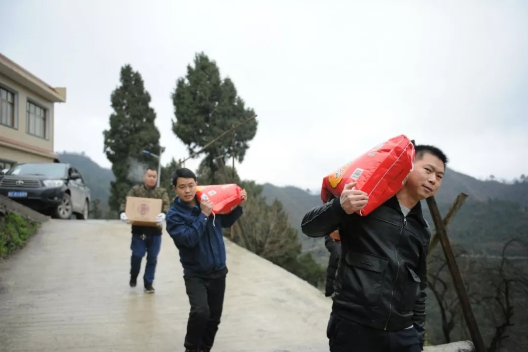生命不息，爱心不止——贵州免费在线看片污污集团广泛开展访贫问暖活动